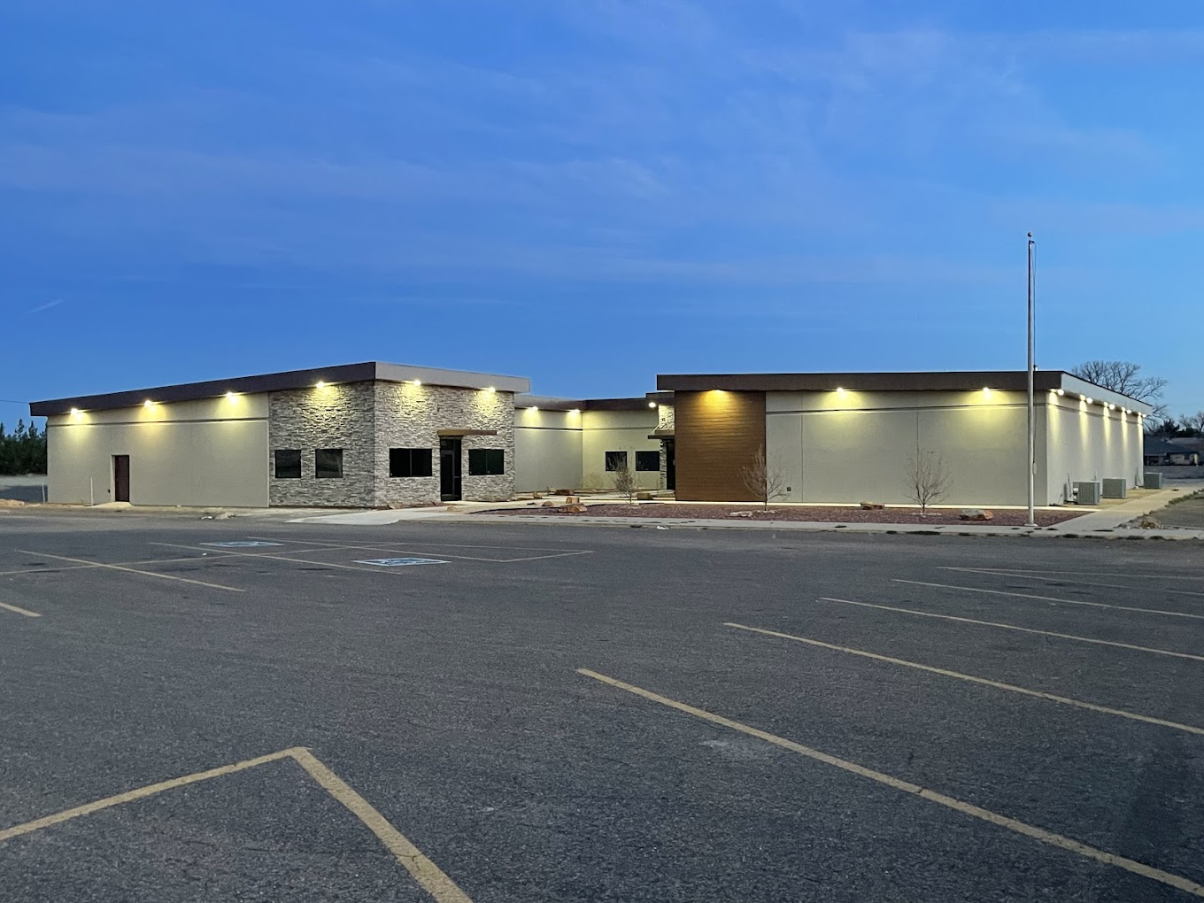 Exterior of Dynamic Healthcare clinic in Clovis, NM